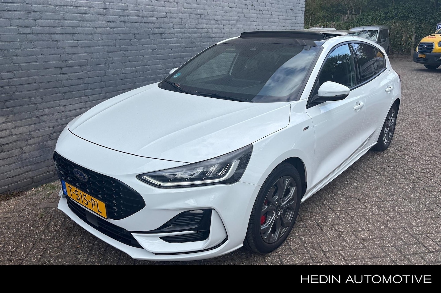 Ford Focus - 1.0 EcoBoost Hybrid ST Line X Panoramadak | Adaptive Cruise | BLIS | Trekhaak | Winter Pac - AutoWereld.nl