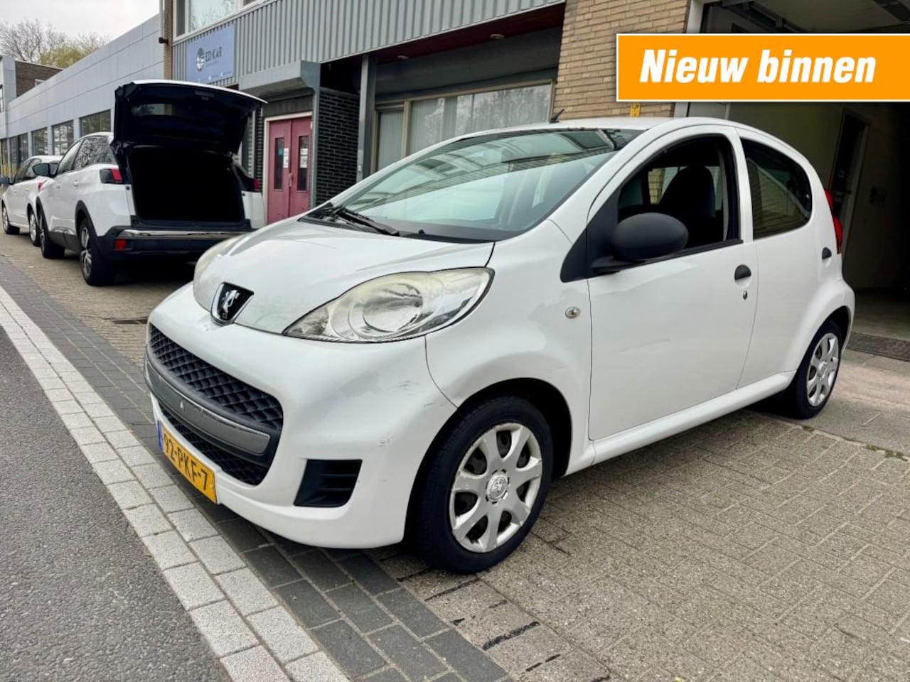 Peugeot 107 - 1.0-12V Accent AIRCO 5DRS NW. KOPPELING NAP APK 3-2027 - AutoWereld.nl