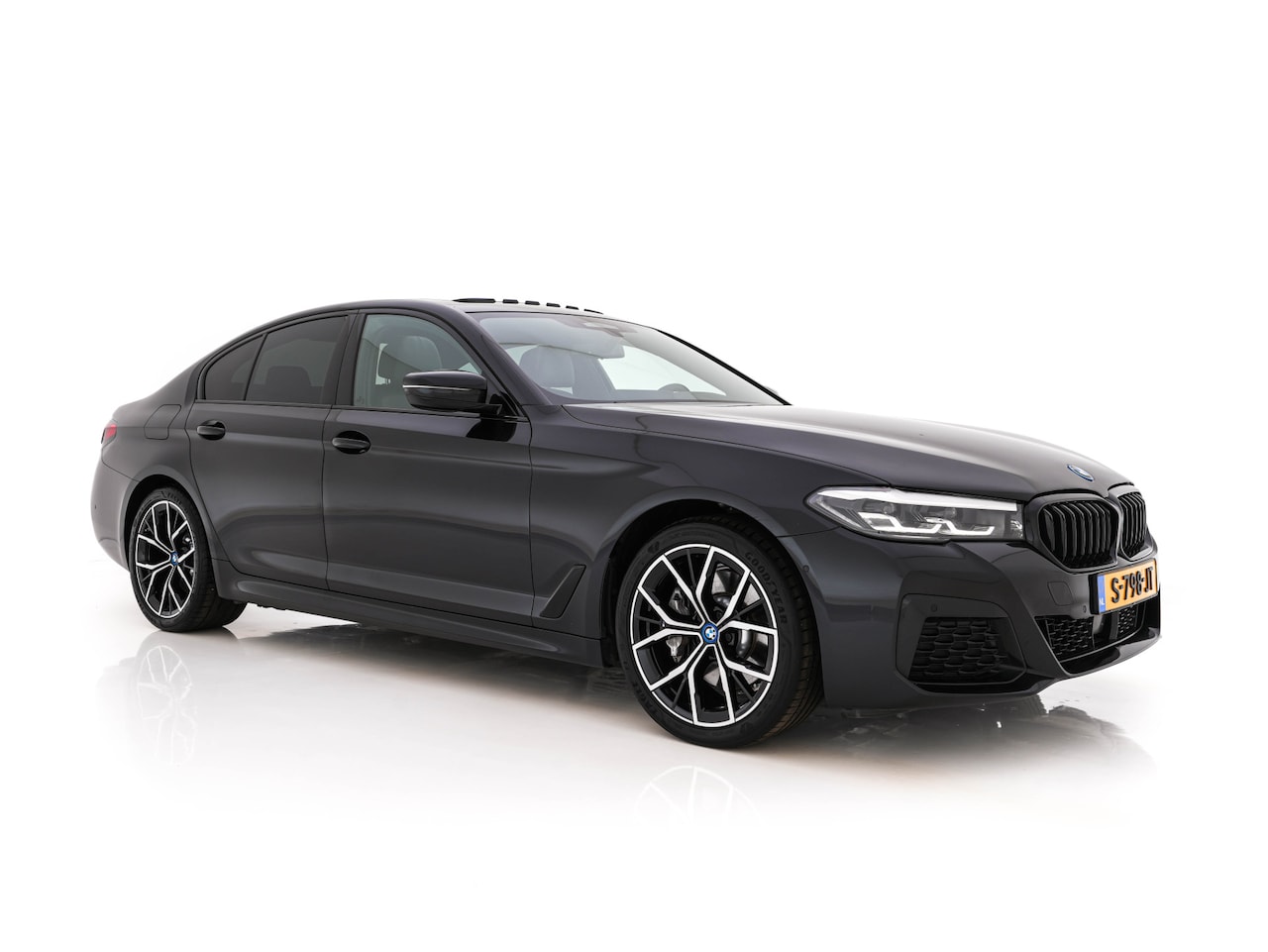 BMW 5-serie - 530e Business Edition Plus (Plug-in) (INCL.BTW) *PANO | HEAD-UP | LEATHER | FULL-LED | MEM - AutoWereld.nl