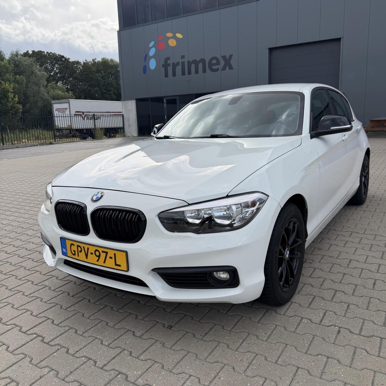 BMW 1-serie - 116i Sport 2015 | NW KETTING & BANDEN ! - AutoWereld.nl