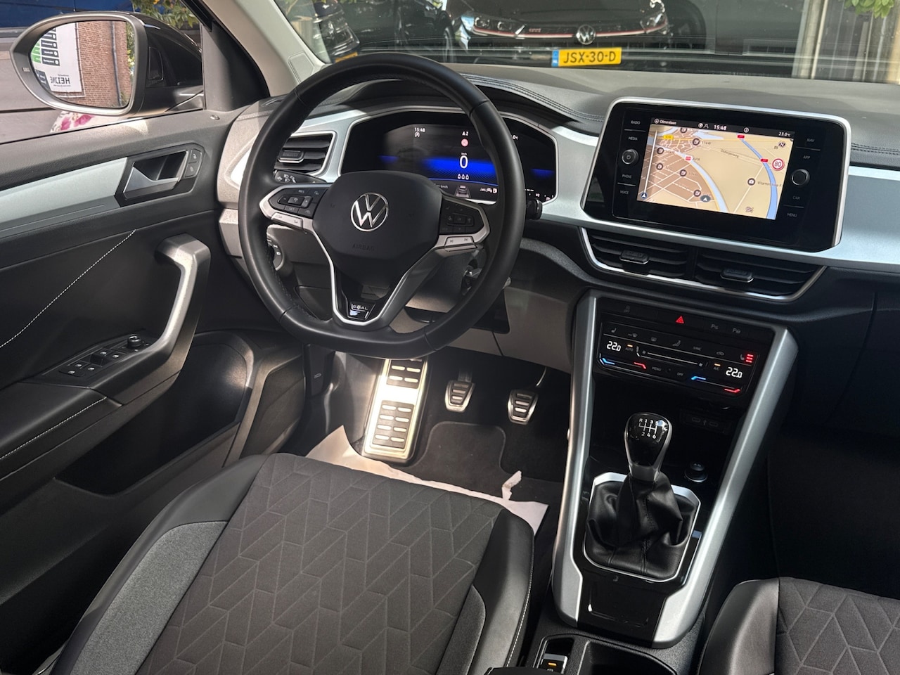 Volkswagen T-Roc - TSI 115PK LIFE GOAL NAVI/CARPLAY/STOELVERW. - AutoWereld.nl