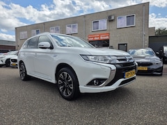 Mitsubishi Outlander - PHEV Executive Edition Navi Camera Nl Auto Xenon Leder PDC Stoelverwarming