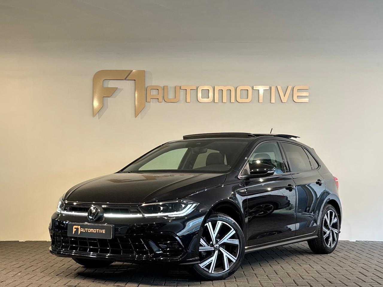 Volkswagen Polo - 1.0 TSI R-Line Edition Pano|Keyless|ACC|Camera|Lane Assist|Stoelverwarming|Dodehoek - AutoWereld.nl
