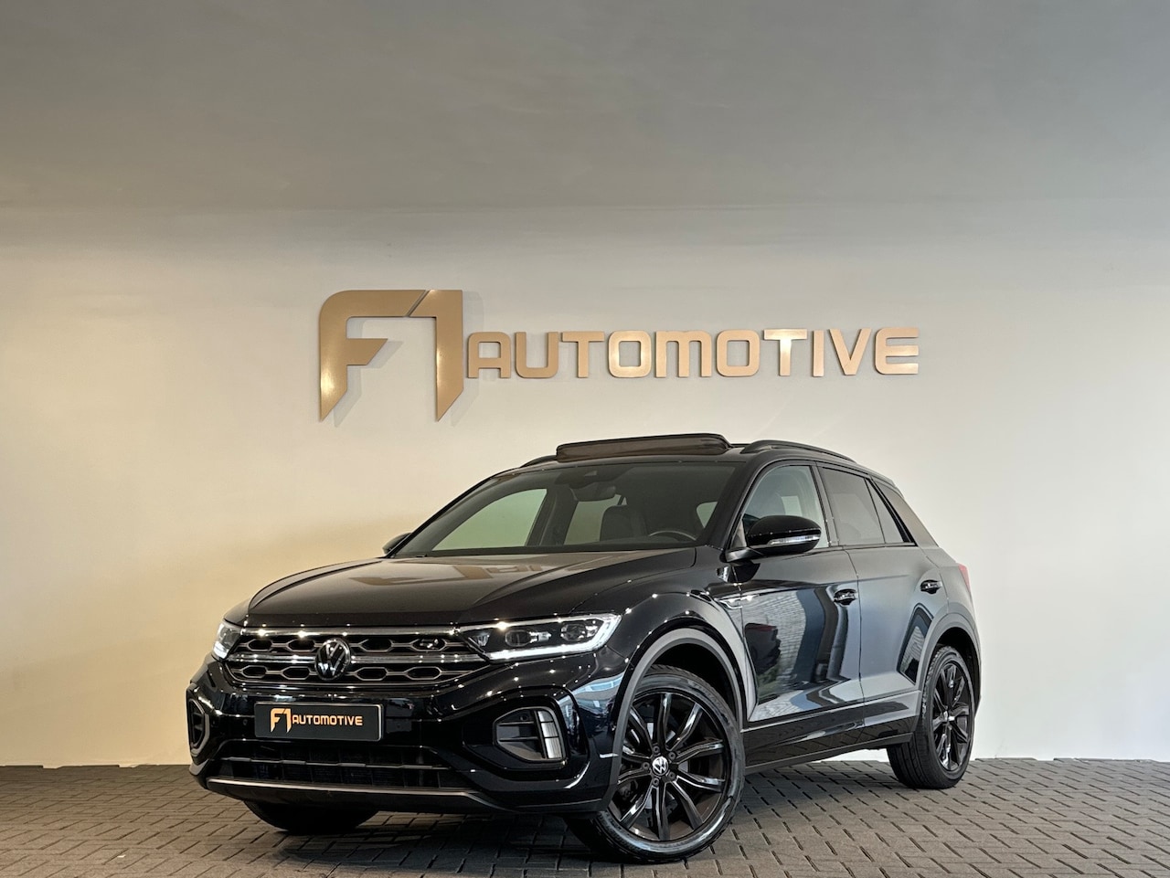 Volkswagen T-Roc - 1.5 TSI R-Line Business Pano|ACC|Lane Assist|Dodehoek|Stoelverwarming|Camera| - AutoWereld.nl
