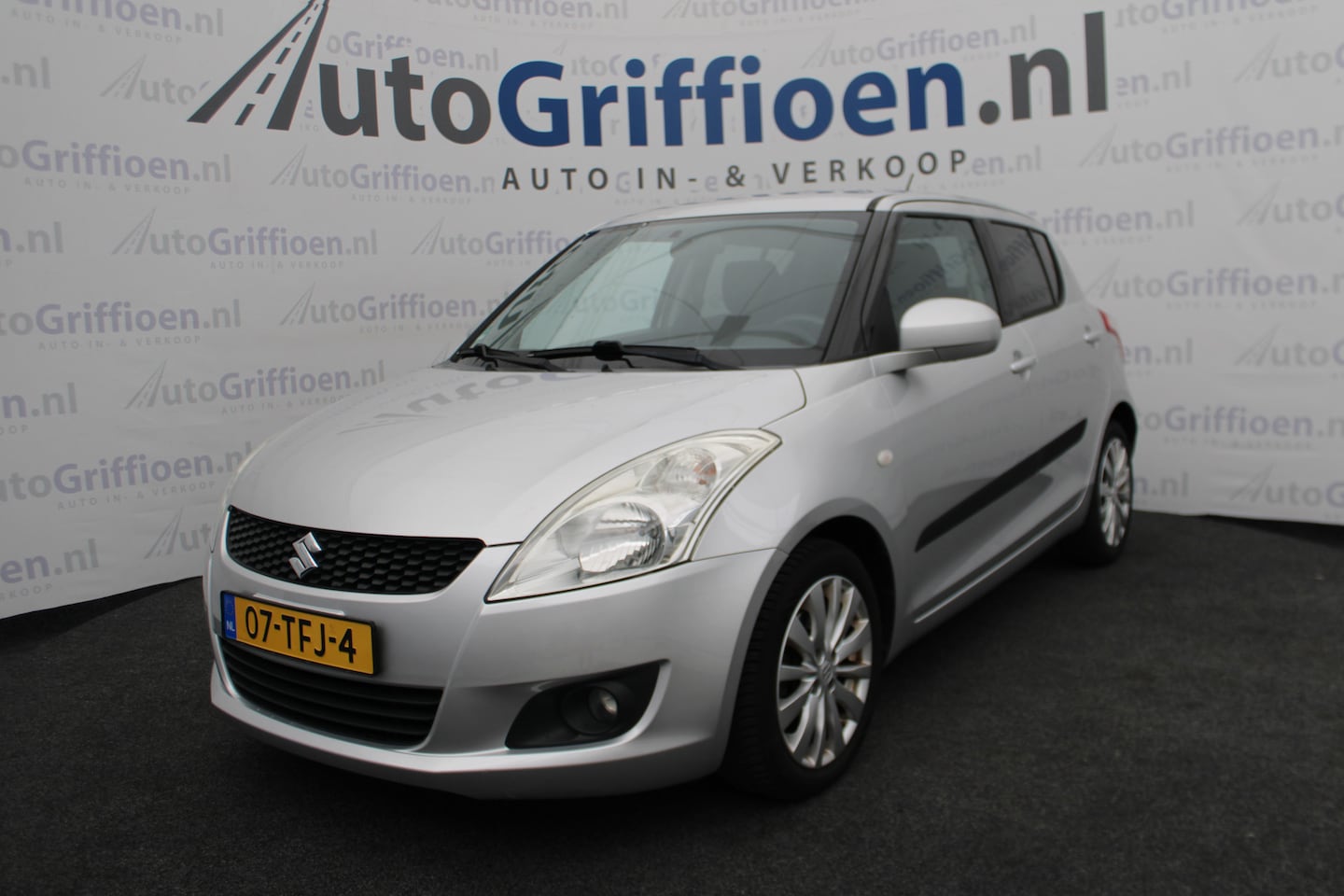 Suzuki Swift - 1.2 Exclusive met stoelverwarming, cruisecontrol en climatecontrol - AutoWereld.nl