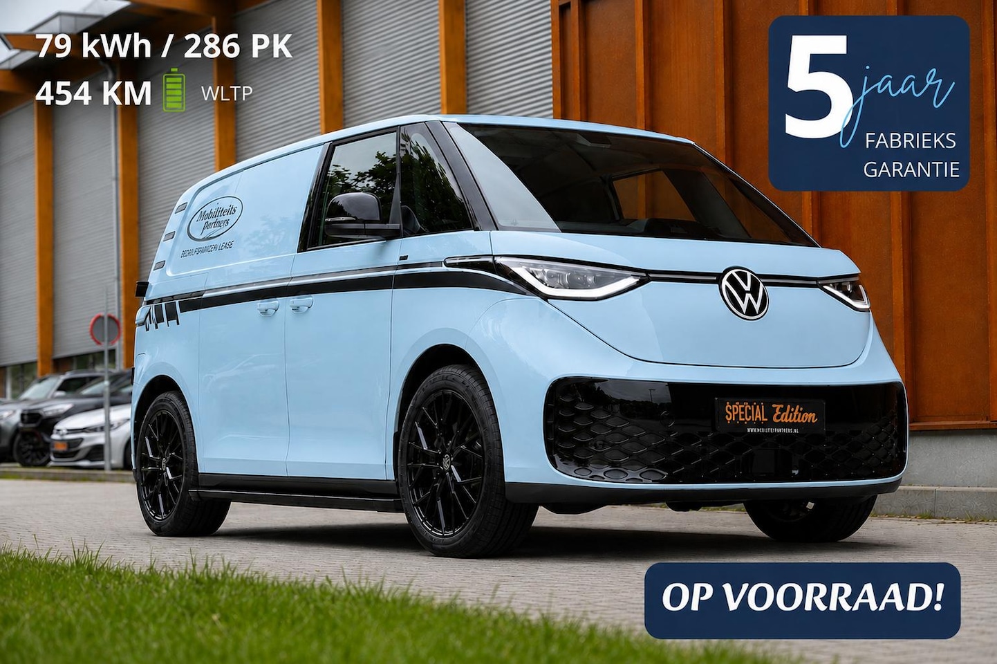 Volkswagen ID. Buzz Cargo - 79 kWh 286pk Gulf Blue Edition 454 km WLTP LONG RANGE €499,= PM - AutoWereld.nl