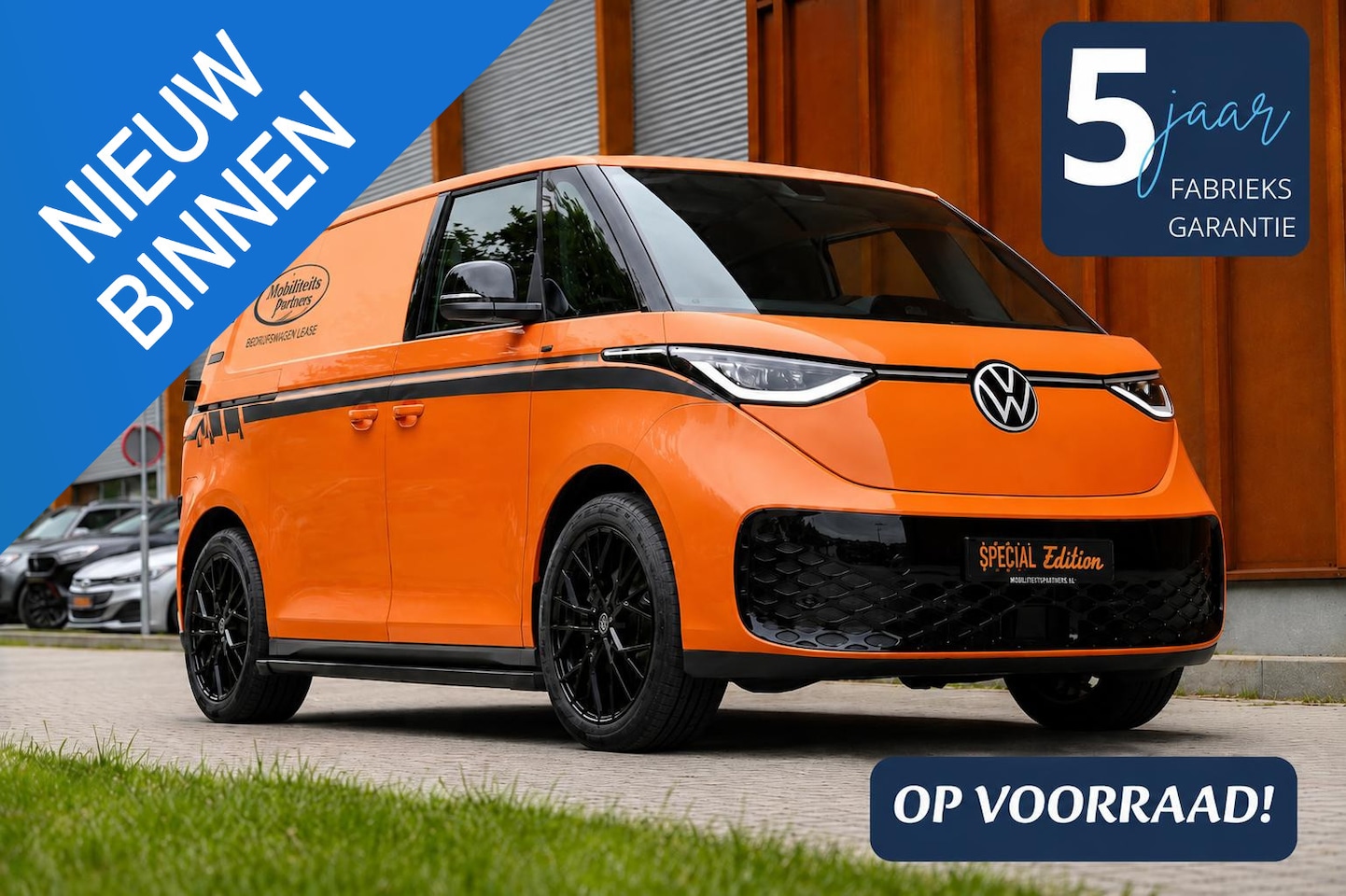 Volkswagen ID. Buzz Cargo - 79 kWh 286pk Lava Orange Edition 454 km WLTP LONG RANGE €499,= PM - AutoWereld.nl