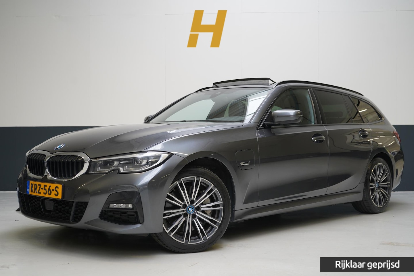 BMW 3-serie Touring - 330e High Executive | SoH 90% | Panoramadak | Trekhaak | Memory | Stuurverwarming | Carpla - AutoWereld.nl