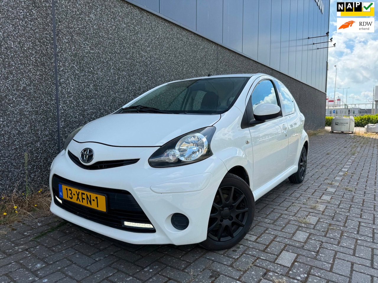 Toyota Aygo - 1.0 VVT-i Aspiration/Nieuwe APK en beurt! - AutoWereld.nl