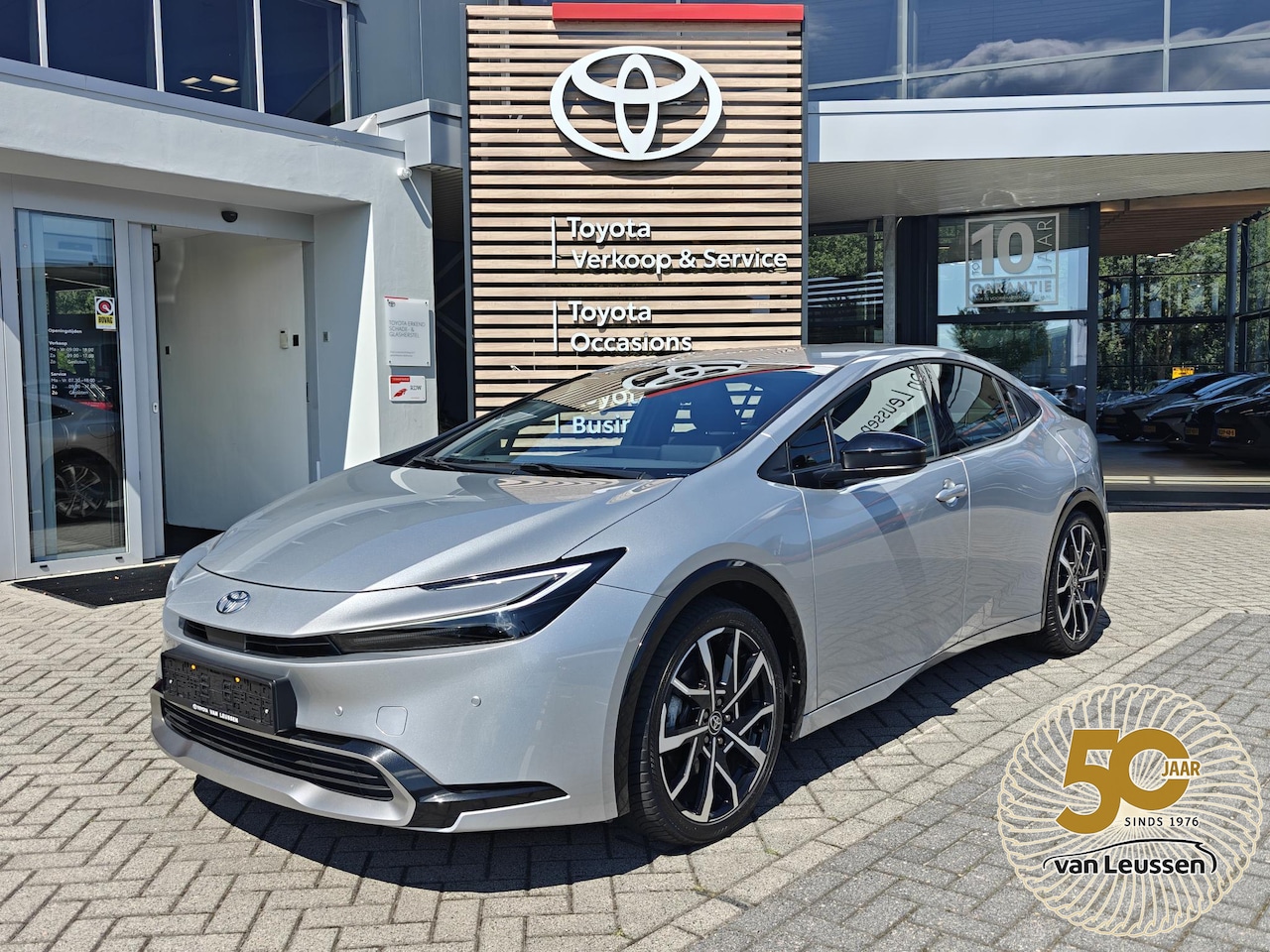 Toyota Prius - 2.0 Plug-in Hybrid 220 PARK-SENSOREN KEYLESS STOEL/STUURVERW CAMERA APPLE/ANDROID DAB+ LM- - AutoWereld.nl