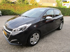 Peugeot 208 - 1.2 PureTech Signature navi airco trekhaak mooi