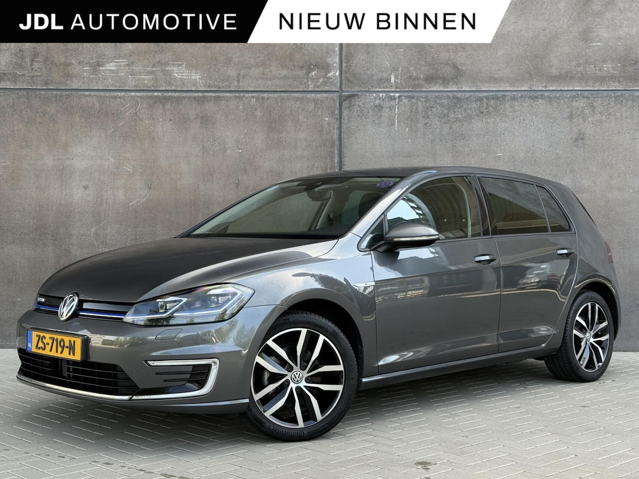 Volkswagen e-Golf - Highline | SOH 93% | Dynaudio | Warmtepomp | Leder | Adaptieve cruise | Camera | CarPlay | - AutoWereld.nl