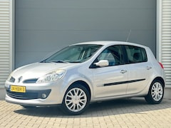 Renault Clio - 1.2 TCE Special Rip Curl | Airco | Cruise | Lm velgen | NL auto | Goed onderhouden |