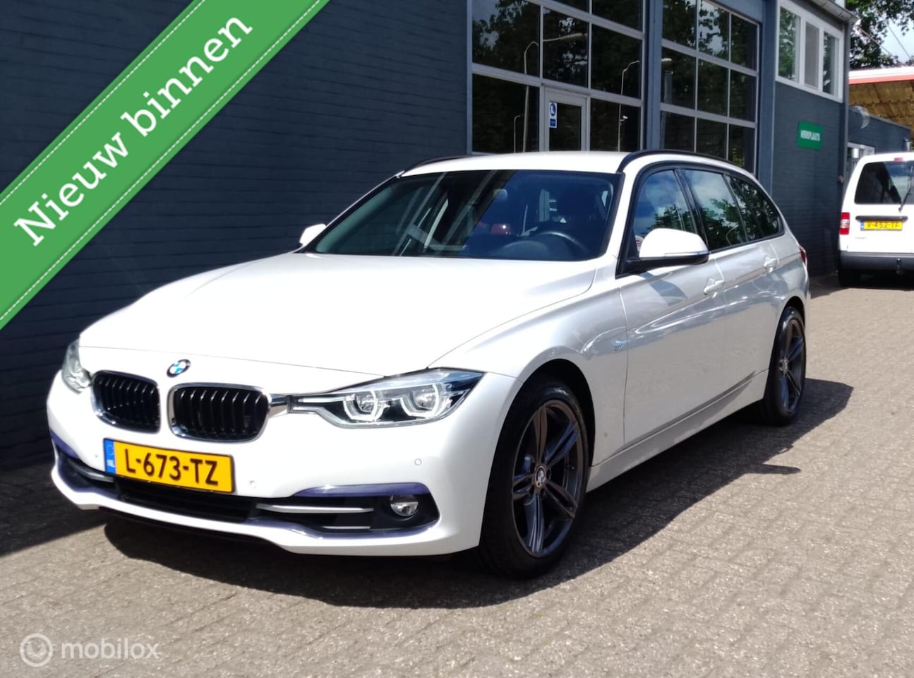 BMW 3-serie Touring - 320i Automaat SportLine - AutoWereld.nl