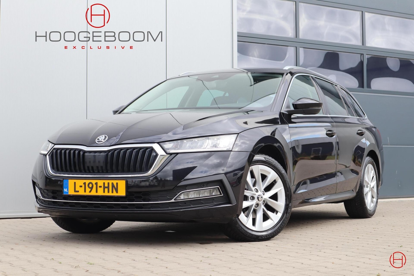 Skoda Octavia Combi - 1.0 e-TSI Automaat / Trekhaak / LED / PDC / 1e EIG - AutoWereld.nl