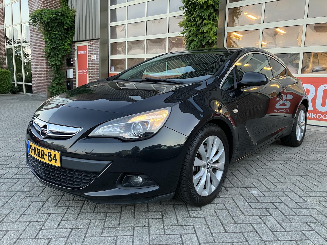 Opel Astra GTC - 1.4 Turbo Sport | AGR | Trekhaak | 18" LMV | Org. NL | Nette auto | Goed onderhouden | - AutoWereld.nl