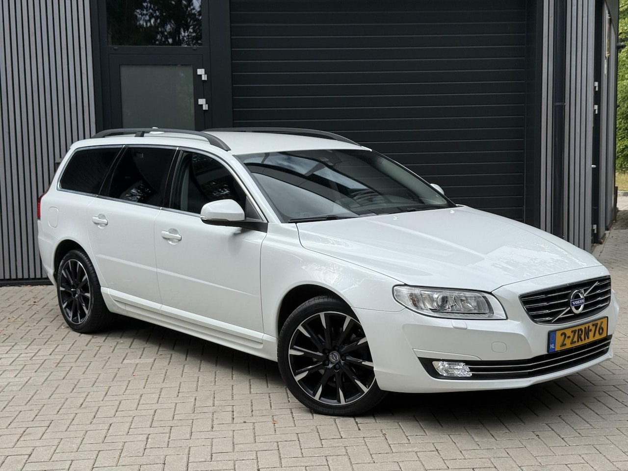 Volvo V70 - 1.6 T4 Nordic 1.6 T4 Nordic+ - AutoWereld.nl