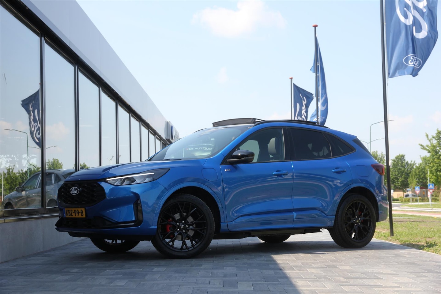 Ford Kuga - 2.5 PHEV 243pk e-CVT ST-Line X | Black Package | Pano | Elektrische trekhaak - AutoWereld.nl