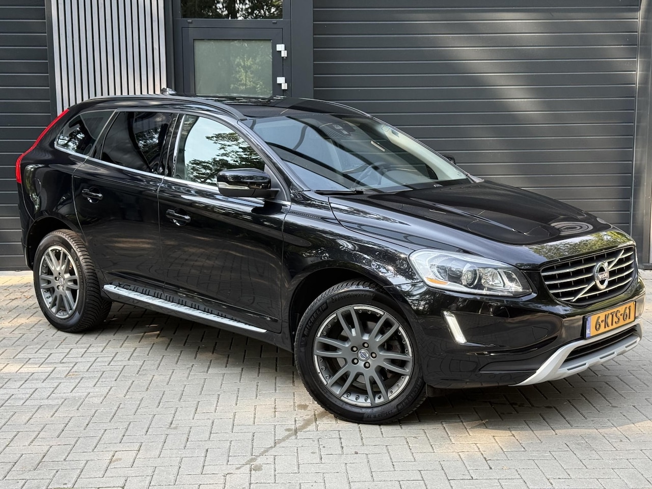 Volvo XC60 - 2.0 T5 FWD Momentum 2.0 T5 FWD Momentum - AutoWereld.nl