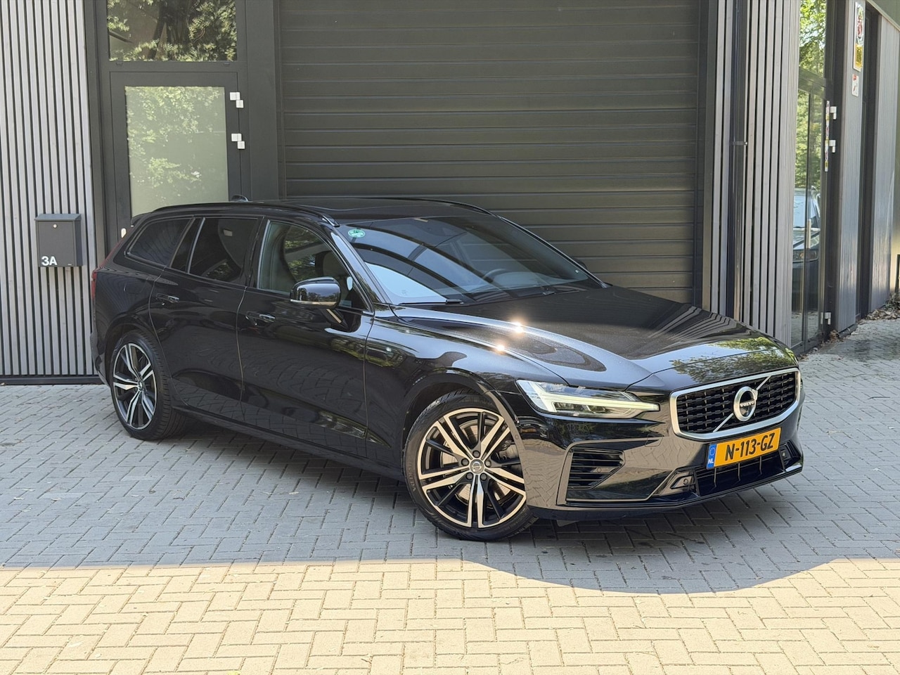 Volvo V60 - 2.0 T8 Twin Engine AWD R-Design 2.0 T8 Twin Engine AWD R-Design - AutoWereld.nl