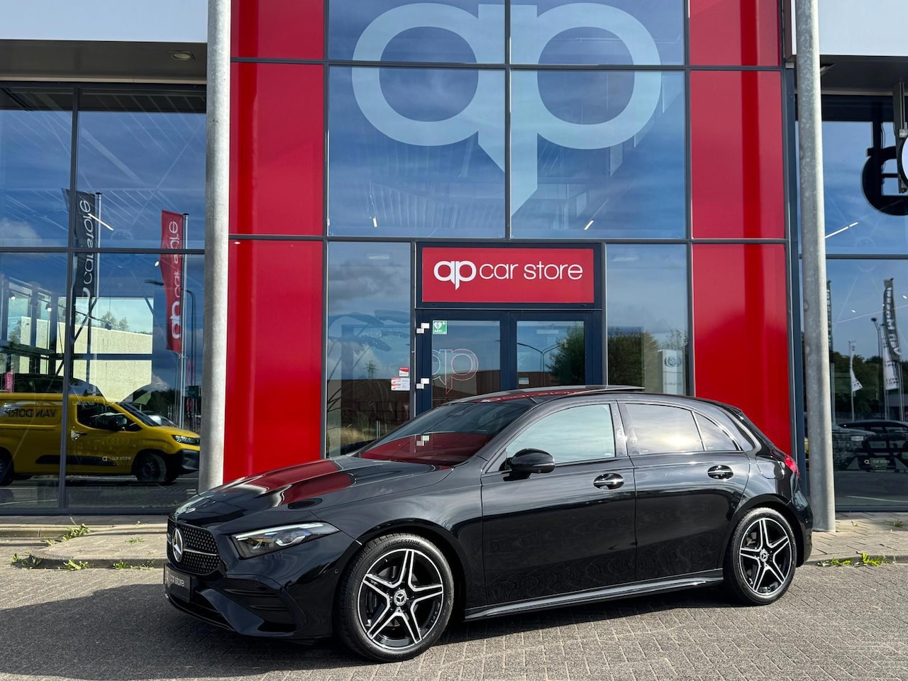 Mercedes-Benz A-klasse - 200 AMG Facelift | Panorama | Head Up | Memory Seats | Sfeer verlichting | Camera voor - a - AutoWereld.nl