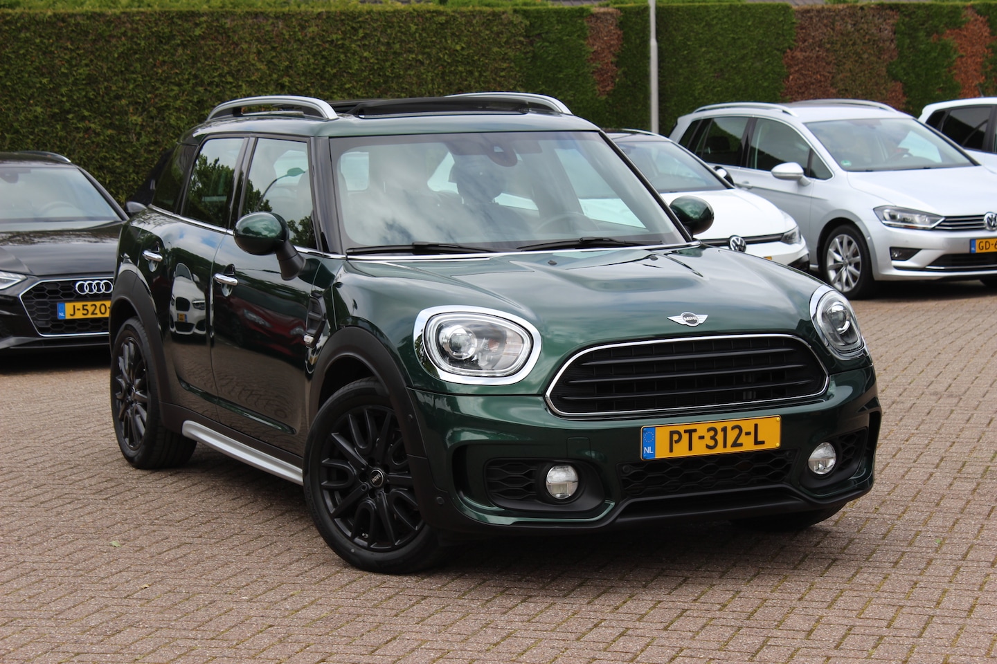 MINI Countryman - Mini 1.5 Cooper Chili / 66.508 km! / Trekhaak / Panoramadak / Camera / Head-up / Leder / K - AutoWereld.nl