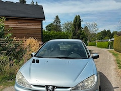 Peugeot 206 - 1.6-16V Gentry