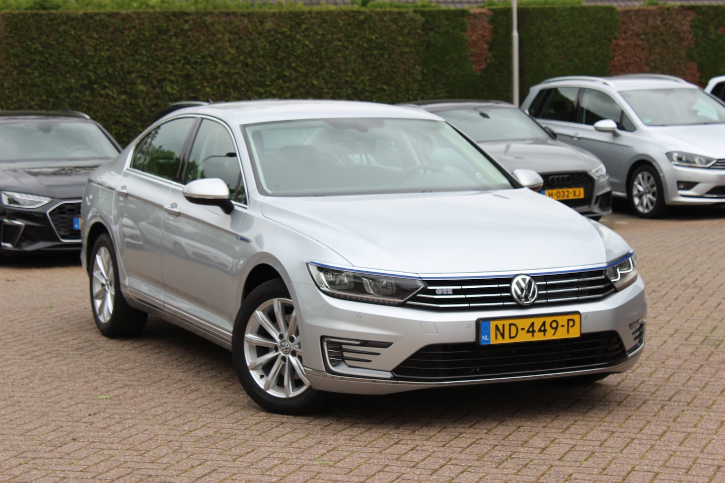 Volkswagen Passat - 1.4 TSI GTE Connected Series / Trekhaak / CarPlay / Navigatie / Parkeerhlp V+A / 17'' / DA - AutoWereld.nl
