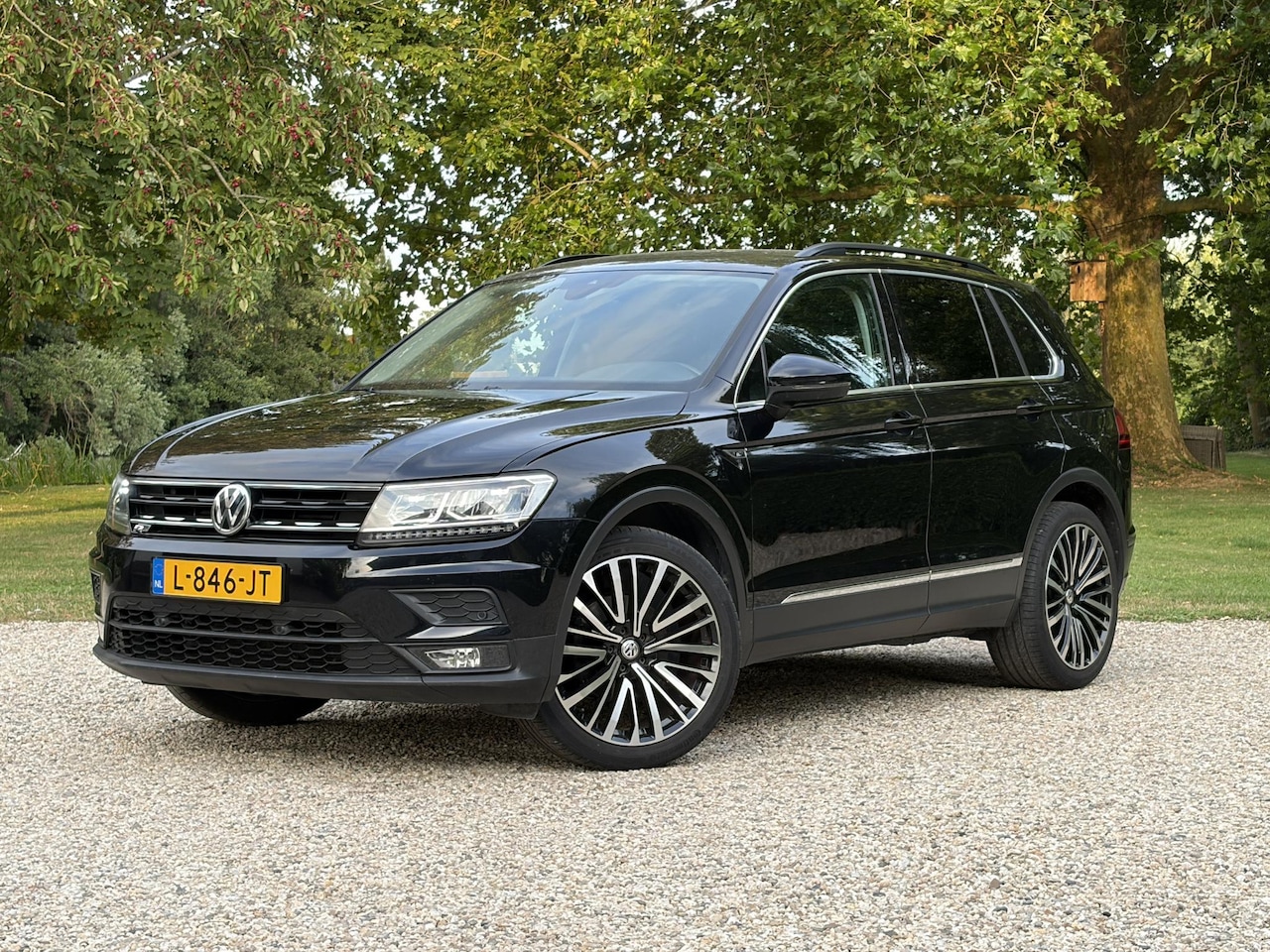Volkswagen Tiguan - 150pk R-Line DSG,Trekhaak*Nieuwe Remmen+Accu* - AutoWereld.nl