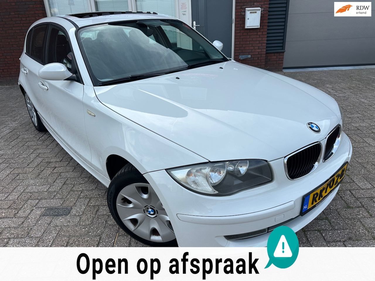 BMW 1-serie - 118i / Pano / PDC / Airco / Stoelverw - AutoWereld.nl