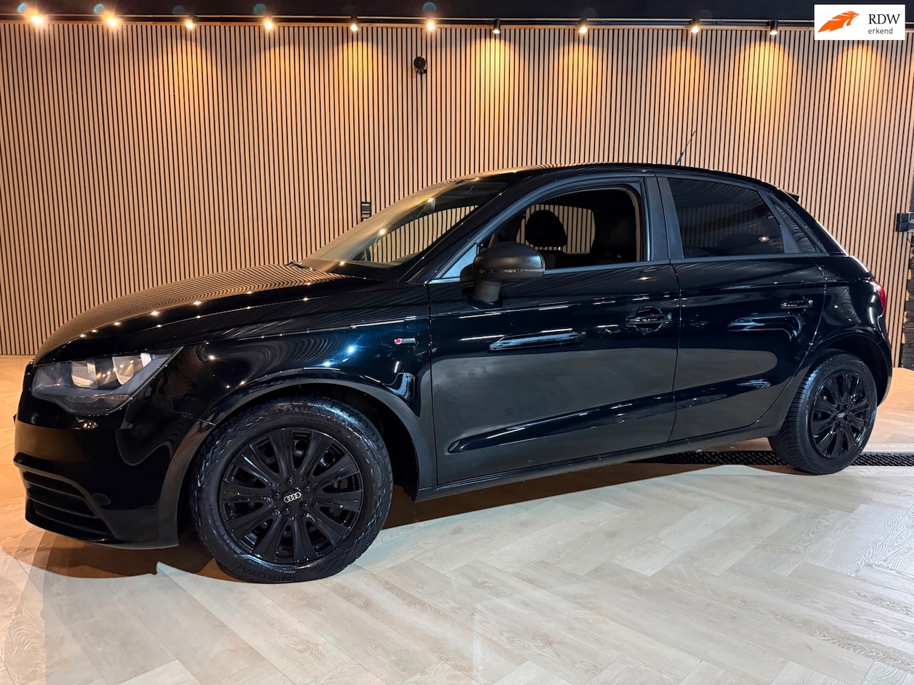 Audi A1 Sportback - 1.2 TFSI S-Line | Black on Black | Airco | Bluetooth - AutoWereld.nl