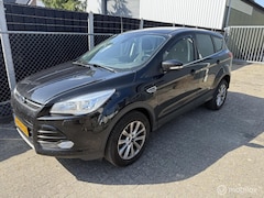 Ford Kuga - 1.5 Titanium export rookt bij koude start