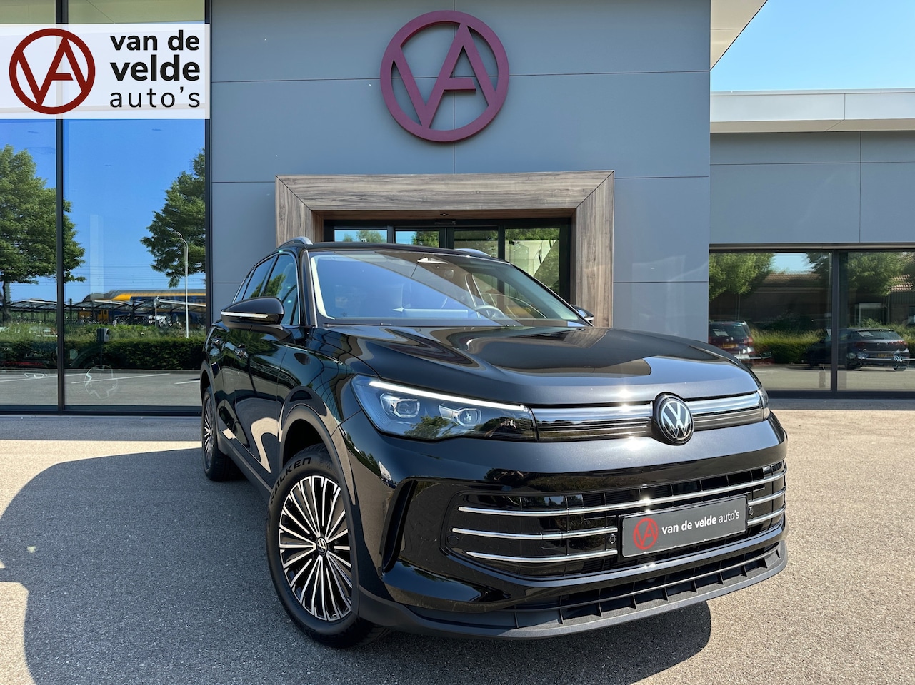 Volkswagen Tiguan - 1.5 eHybrid Elegance 204pk | Trekhaak | Camera | Head-up | All-season | Dode hoek | Elek. - AutoWereld.nl