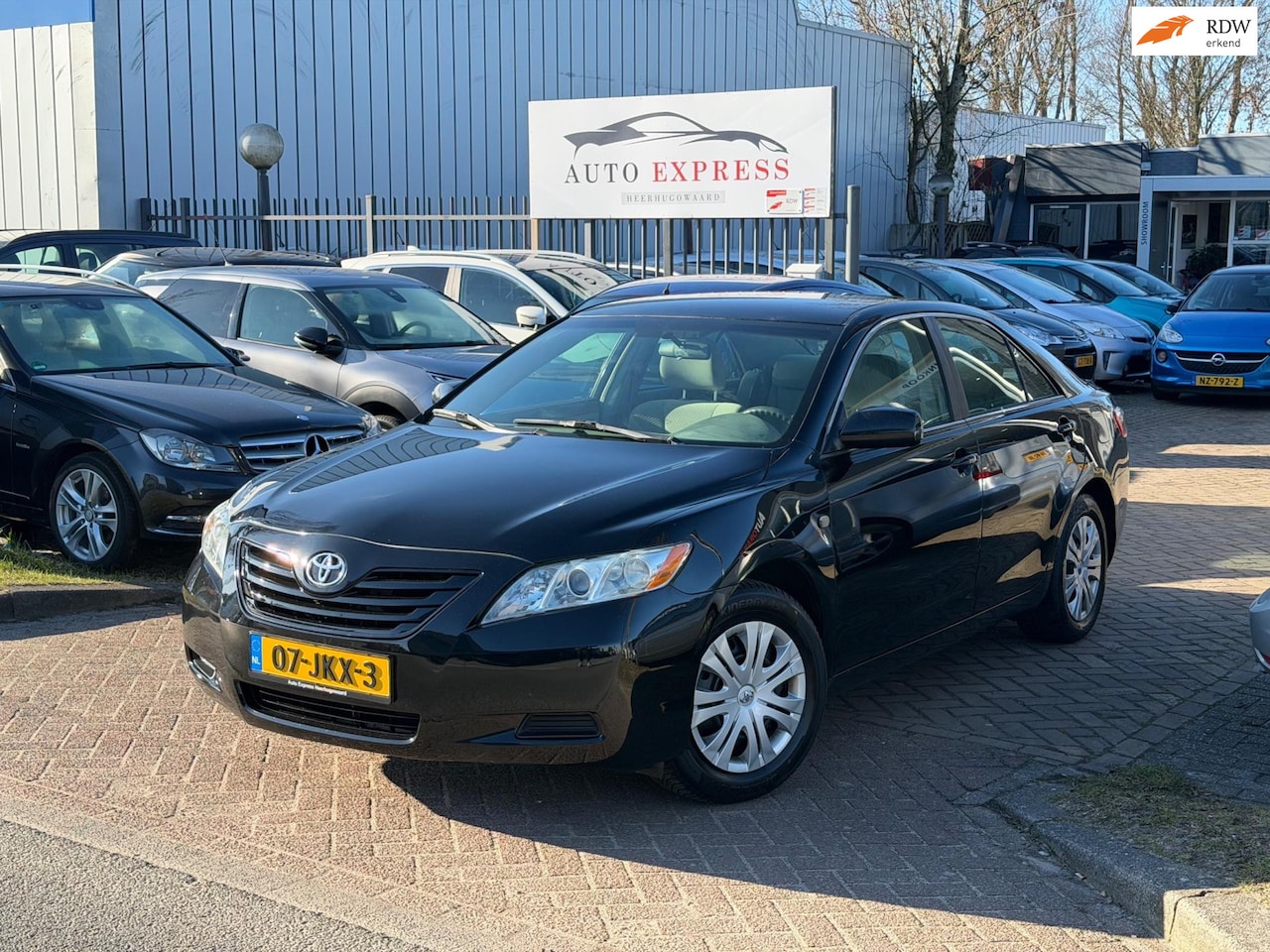 Toyota Camry - 2.4 Aut/Clima/Navigatie/Cruise/Carplay/Apk - AutoWereld.nl