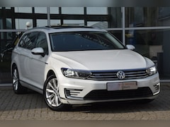 Volkswagen Passat Variant - GTE Highline Pano Leder Trekhaak ACC Camera PDC Automaat