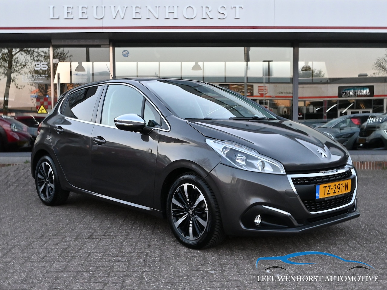Peugeot 208 - 1.2 PureTech Tech Edition 1.2 PureTech Tech Edition, AUTOMAAT, camera, clima, cruise, S/S, LED, 2 x PDC, LMV, NL-dea - AutoWereld.nl