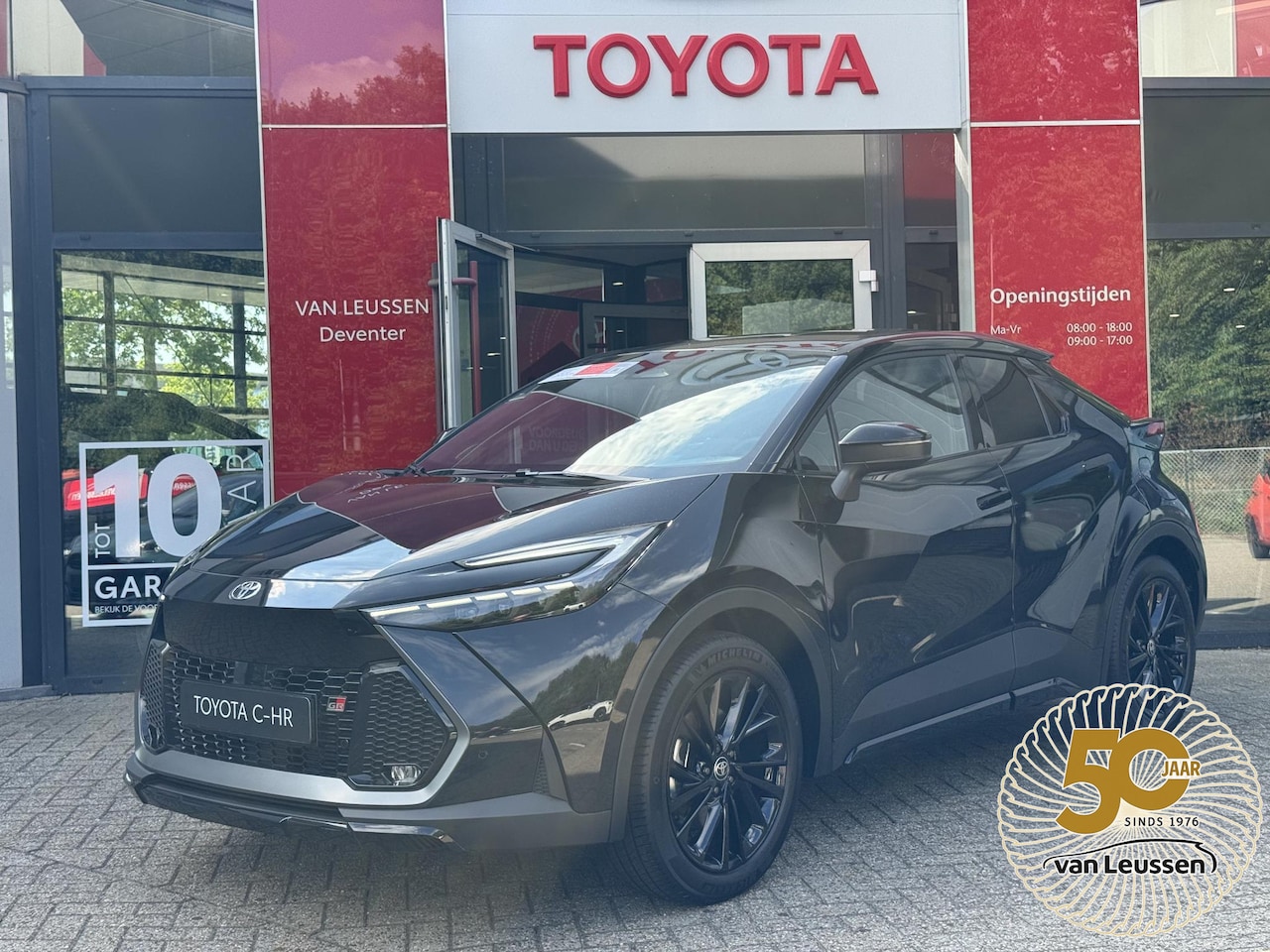 Toyota C-HR - 2.0 Plug-in Hybrid 220 Black Edition NIEUW DIRECT UIT VOORRAAD LEVERBAAR - AutoWereld.nl