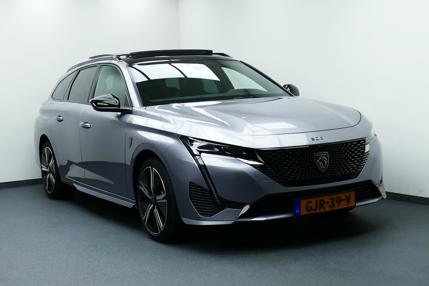 Peugeot 308 SW - 1.2 130pk GT. Panodak, Camera, Navi, Half Leer, 18"LMV, Matrix Led Koplampen - AutoWereld.nl