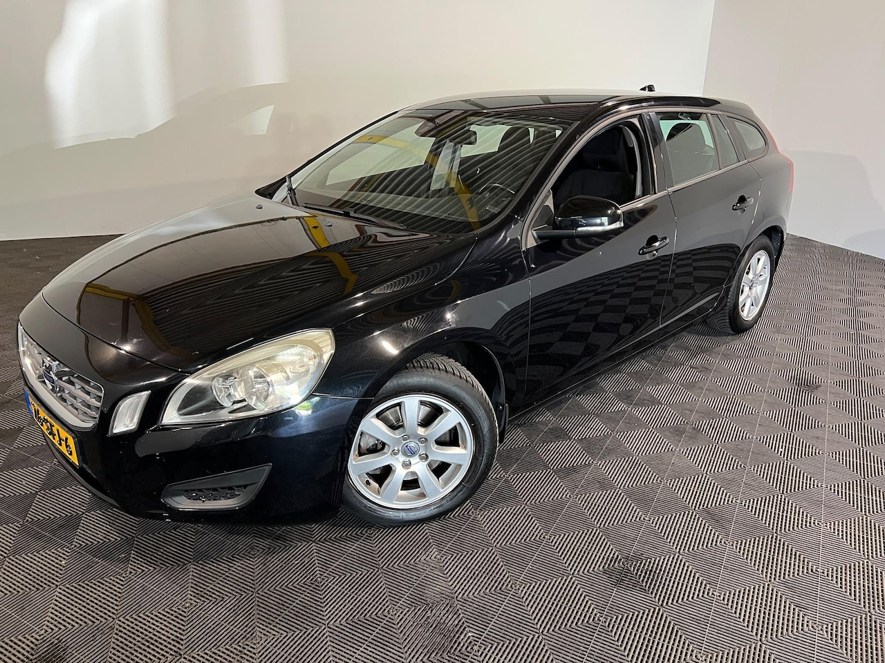 Volvo V60 - 1.6 T3 Kinetic 1.6 T3 Kinetic - AutoWereld.nl