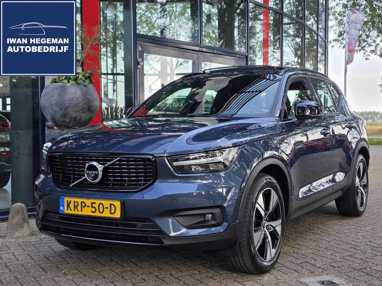 Volvo XC40 - 1.5 T4 Recharge R-Design | Panoramadak | Wegkl. Trekhaak | Navigatie | Parkeersensoren + C - AutoWereld.nl