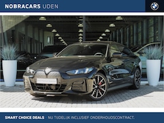 BMW i4 - eDrive35 M Sport / Adaptieve LED / Achteruitrijcamera / Stoelverwarming / Comfort Access /