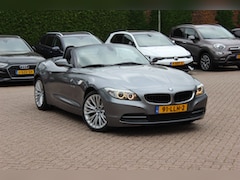 BMW Z4 Roadster - sDrive23i Introduction / NL Auto / Windscherm / Leder / Navigatie / 17'' / Parkeerhulp V+A
