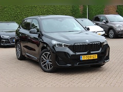 BMW iX1 - xDrive30 Launch Edition 67 kWh M Sport / SoH 94% / Trekhaak / 360Camera / Head-up / Leder