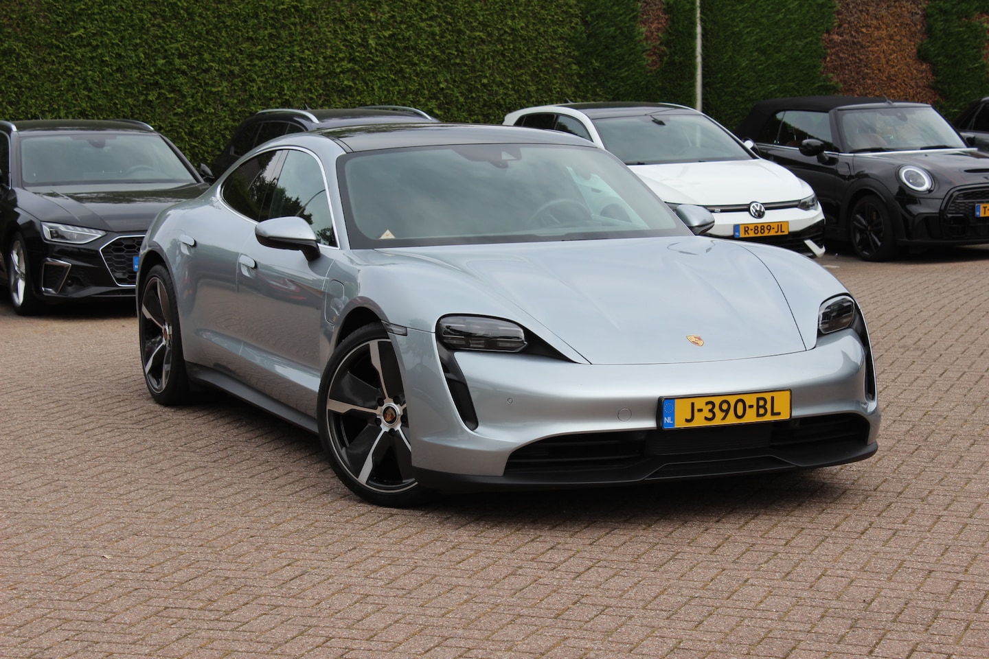 Porsche Taycan - 4S Performance 84 kWh / SoH 91,9% / 38.845 km! / Panoramadak / Camera / Passenger Display - AutoWereld.nl