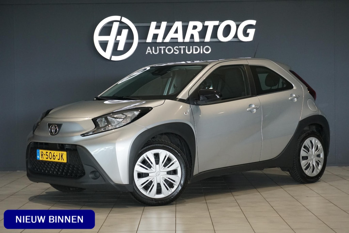 Toyota Aygo X - 1.0 VVT-i MT Play + CAMERA / ADAPTIEVE CRUISE / CARPLAY - AutoWereld.nl