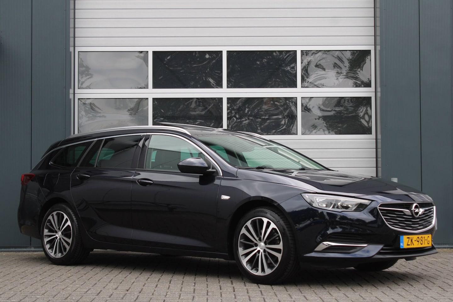 Opel Insignia Sports Tourer - 1.5 Turbo Business Executive Cruise/Panodak/Keyless/PDC/LaneAssist/Navi/Bluetooth/DAB/18"L - AutoWereld.nl