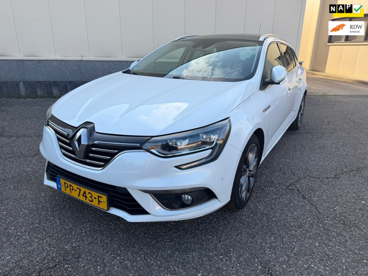 Renault Mégane Estate - 1.5 dCi Série Signature Exclusiv 1.5 dCi Série Signature Exclusiv - AutoWereld.nl