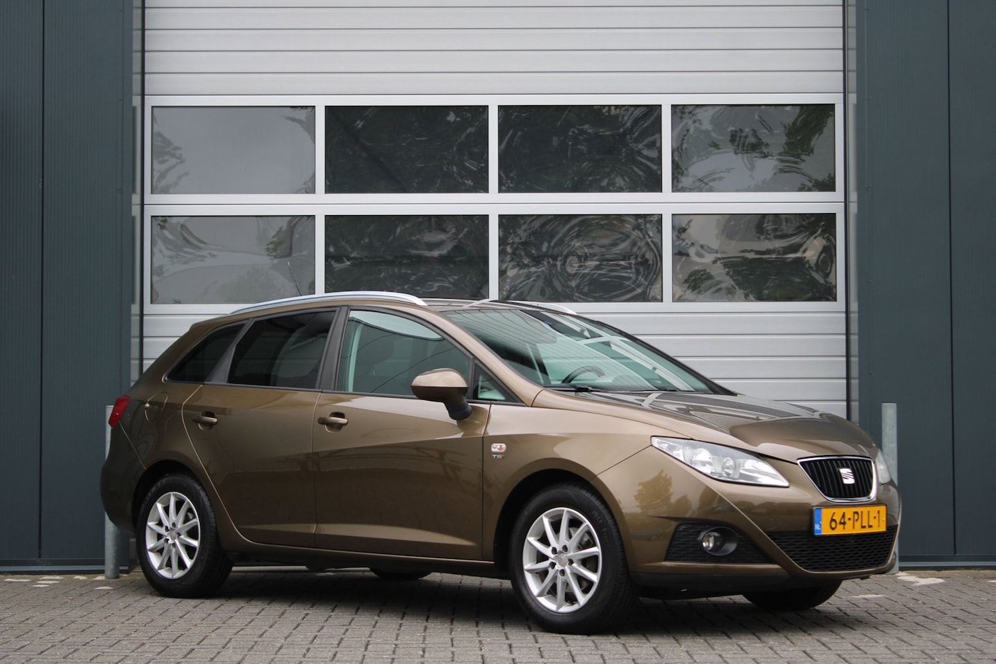 SEAT Ibiza ST - 1.2 TSI Style Automaat Airco/Cruise/Camera/Navi/Bluetooth/Radio/Elek.Ramen/C.V./15"LM/Isof - AutoWereld.nl