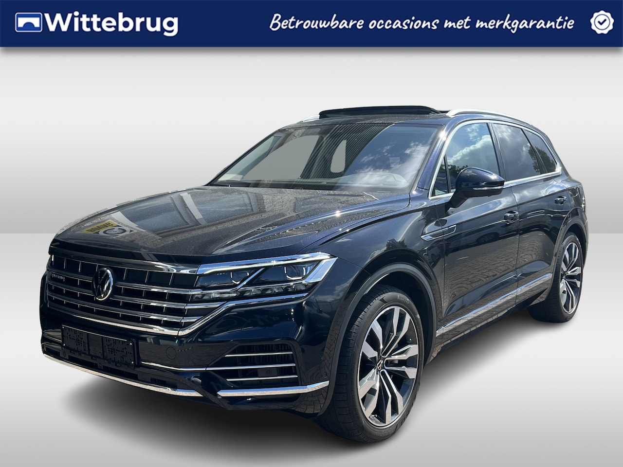 Volkswagen Touareg - 3.0 TSi eHybrid 4MOTION Elegance / 381 PK/ AUTOMAAT/ TREKHAAK/ LUCHTVERING/ PANODAK/ MEMOR - AutoWereld.nl