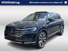 Volkswagen Touareg - 3.0 TSi eHybrid 4MOTION Elegance / 381 PK/ AUTOMAAT/ TREKHAAK/ LUCHTVERING/ PANODAK/ MEMOR